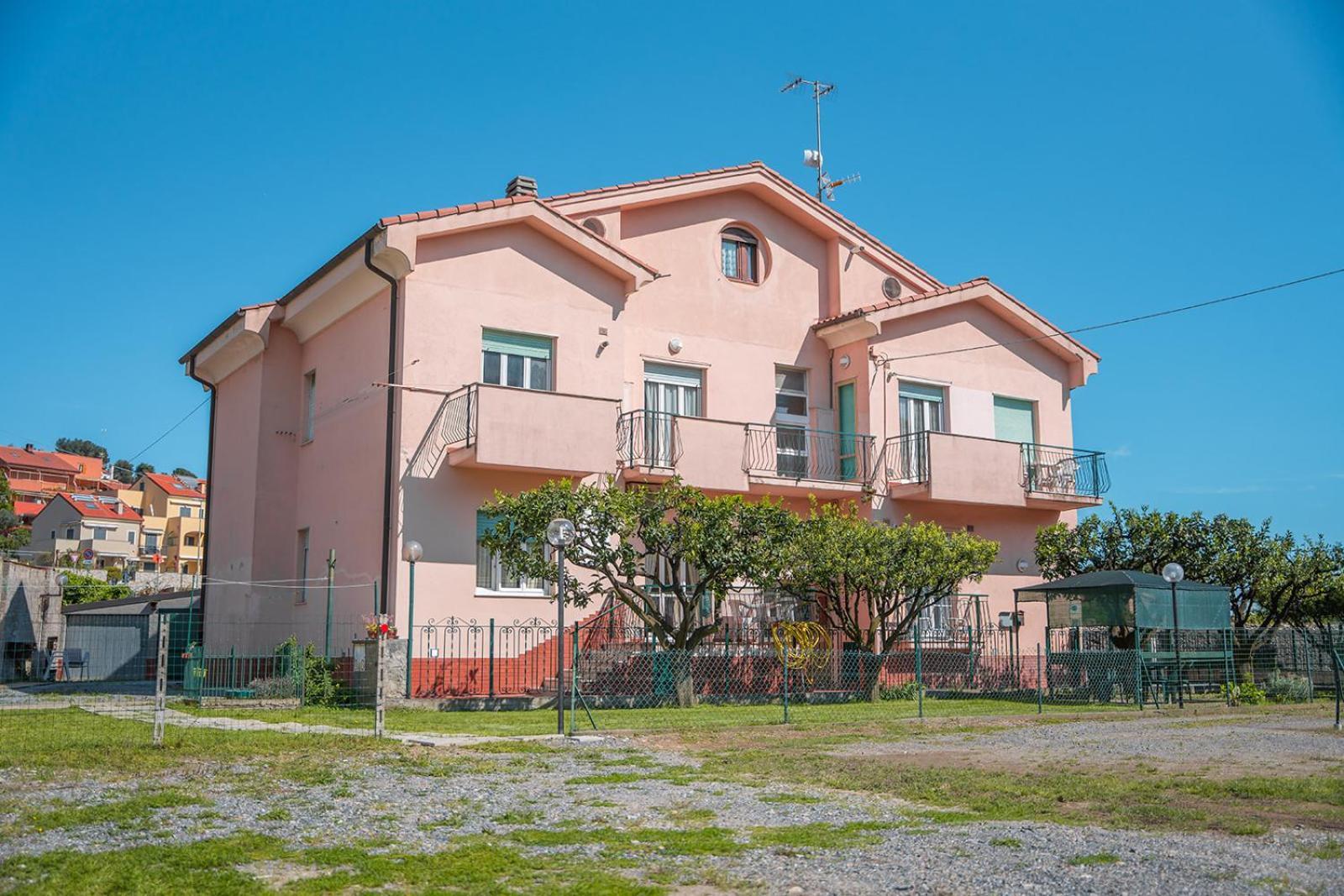 Casa Vacanze Ferrando Pietra Ligure Zewnętrze zdjęcie